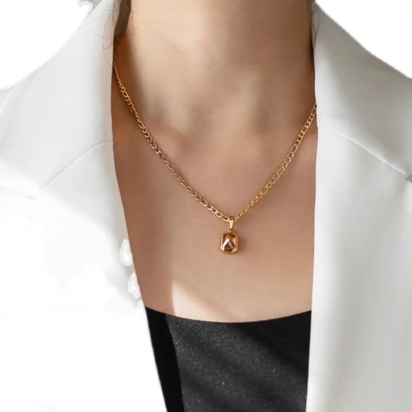 18k Gold Plated Cubic Zirconia Pendant Figaro Chain Necklace - Picture 3 of 9